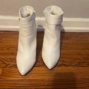 New White 3 inch pointy toe heeled boots. Brand Me too. Size 10